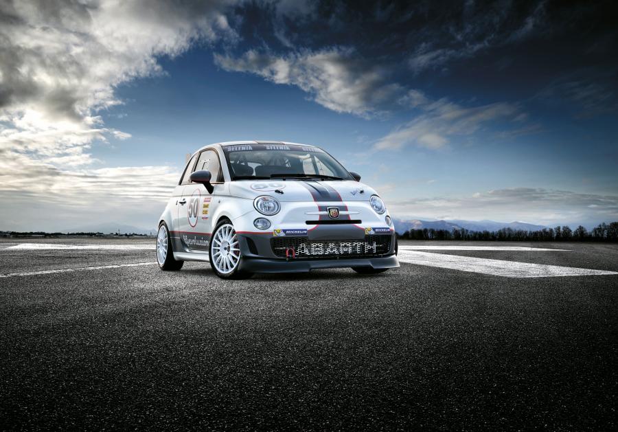  Abarth 695 Assetto Corse Evoluzione 2014 года  (фото 1 из 12)